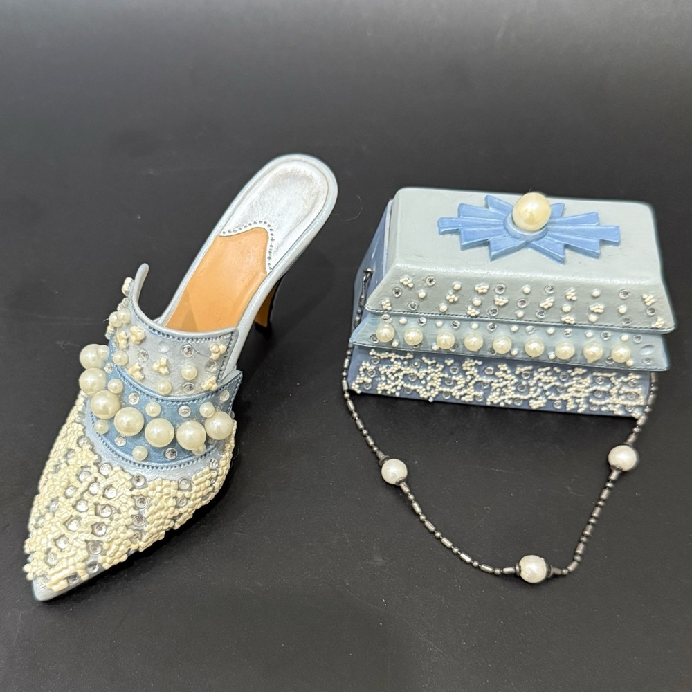 Vintage 1999 Just The Right Shoe Raine Mini Frosted Fantasy Shoe & Fantasy Box